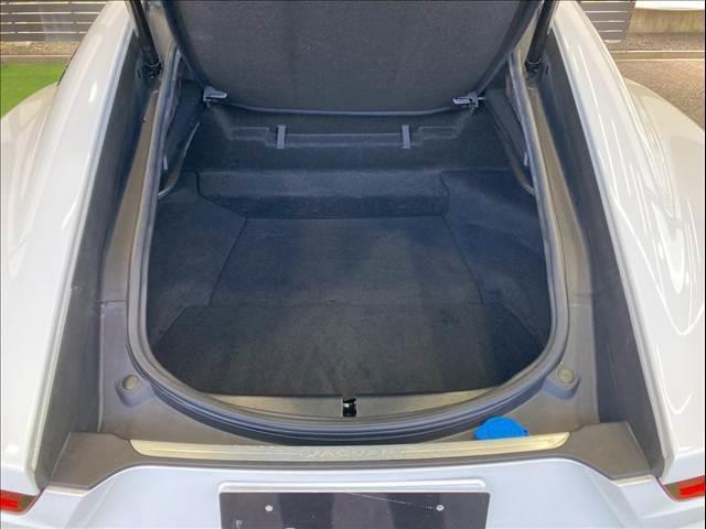 Ｆタイプ Ｒ－ダイナミック　クーペ　Ｐ３００　ガラスルーフ／メリディアンサウンド／スポーツエグゾースト／パフォーマンスシート／１２ｗａｙ電動調節機能パワーシート／シートクーラー／シートヒーター／アンビエントライト／ステアリングヒーター／クルコン（18枚目）