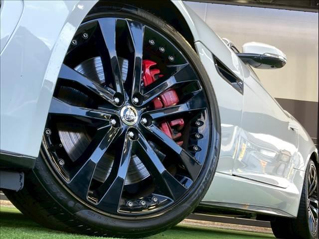 Ｆタイプ Ｒ－ダイナミック　クーペ　Ｐ３００　ガラスルーフ／メリディアンサウンド／スポーツエグゾースト／パフォーマンスシート／１２ｗａｙ電動調節機能パワーシート／シートクーラー／シートヒーター／アンビエントライト／ステアリングヒーター／クルコン（19枚目）