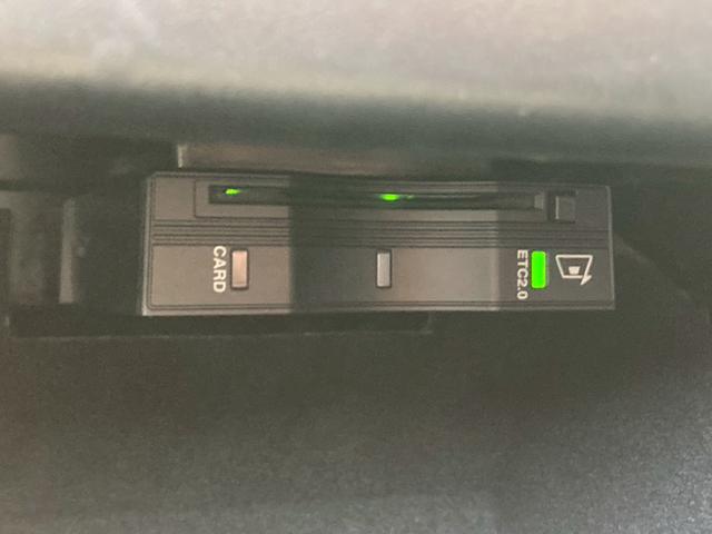 Ｆタイプ Ｒ－ダイナミック　クーペ　Ｐ３００　ガラスルーフ／メリディアンサウンド／スポーツエグゾースト／パフォーマンスシート／１２ｗａｙ電動調節機能パワーシート／シートクーラー／シートヒーター／アンビエントライト／ステアリングヒーター／クルコン（25枚目）