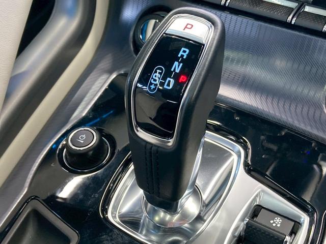 Ｆタイプ Ｒ－ダイナミック　クーペ　Ｐ３００　ガラスルーフ／メリディアンサウンド／スポーツエグゾースト／パフォーマンスシート／１２ｗａｙ電動調節機能パワーシート／シートクーラー／シートヒーター／アンビエントライト／ステアリングヒーター／クルコン（31枚目）