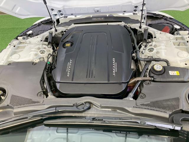 Ｆタイプ Ｒ－ダイナミック　クーペ　Ｐ３００　ガラスルーフ／メリディアンサウンド／スポーツエグゾースト／パフォーマンスシート／１２ｗａｙ電動調節機能パワーシート／シートクーラー／シートヒーター／アンビエントライト／ステアリングヒーター／クルコン（40枚目）