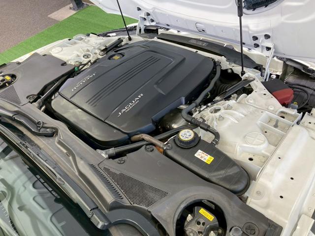 Ｆタイプ Ｒ－ダイナミック　クーペ　Ｐ３００　ガラスルーフ／メリディアンサウンド／スポーツエグゾースト／パフォーマンスシート／１２ｗａｙ電動調節機能パワーシート／シートクーラー／シートヒーター／アンビエントライト／ステアリングヒーター／クルコン（44枚目）