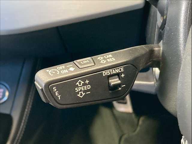 Ａ４アバント ブラックスタイルプラス　２５０台限定車／１オーナー／ＡｐｐｌｅＣａｒＰｌａｙ／全方位カメラ／カープレイ／ＡＣＣ／ＢＳＭ／１９インチＡＷ／シートヒーター／シートメモリー／パワーシート／電動トランク／クリアランスソナー（11枚目）