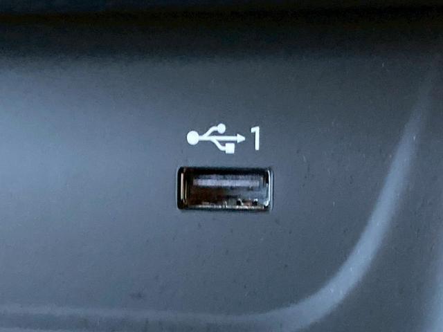 Ａ４アバント ブラックスタイルプラス　２５０台限定車／１オーナー／ＡｐｐｌｅＣａｒＰｌａｙ／全方位カメラ／カープレイ／ＡＣＣ／ＢＳＭ／１９インチＡＷ／シートヒーター／シートメモリー／パワーシート／電動トランク／クリアランスソナー（37枚目）