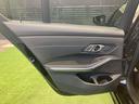 ３２０ｄ　ｘＤｒｉｖｅ　Ｍスポーツ　ＡｐｐｌｅＣａｒＰｌａｙ／ＢＳＭ／ＨＵＤ／ＡＣＣ／シートヒーター／アンビエントライト／全方位カメラ／カープレイ／電動トランク／レーダークルコン／レーンキープ／ヘッドアップディスプレイ（49枚目）