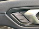 M340i xDrive AppleCarPlay/黒革シート/BSM/シートヒーター/全方位カメラ/青キャリパー/電動トランク/カープレイ/パーキングアシスト/パワーシート/シートメモリー/レーザーライト/ACC/HUD(59枚目)