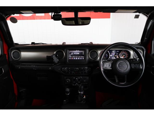 ジープ・ラングラーアンリミテッド スポーツ バックカメラ/サイドカメラ/フロントカメラ/前後ドライブレコーダー/クルーズコントロール/プッシュスタート/オートライト/ダウンヒルアシスト/フリーダムトップ/Bluetooth/USB/当店直接買取(4枚目)