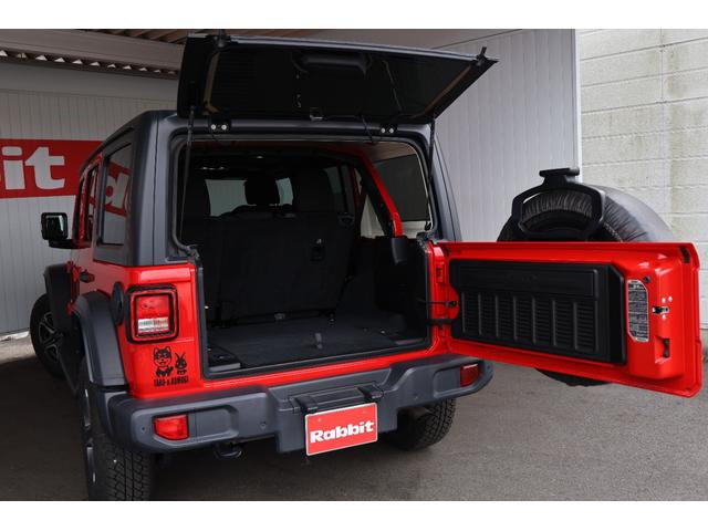 ジープ・ラングラーアンリミテッド スポーツ バックカメラ/サイドカメラ/フロントカメラ/前後ドライブレコーダー/クルーズコントロール/プッシュスタート/オートライト/ダウンヒルアシスト/フリーダムトップ/Bluetooth/USB/当店直接買取(17枚目)