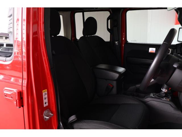 ジープ・ラングラーアンリミテッド スポーツ バックカメラ/サイドカメラ/フロントカメラ/前後ドライブレコーダー/クルーズコントロール/プッシュスタート/オートライト/ダウンヒルアシスト/フリーダムトップ/Bluetooth/USB/当店直接買取(24枚目)