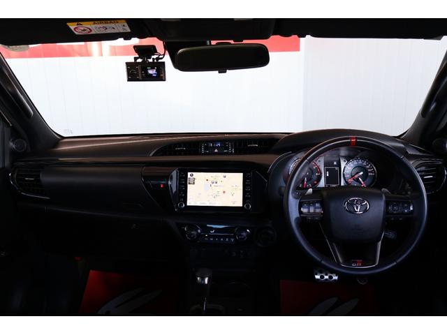 ハイラックス Ｚ　ＧＲスポーツ　禁煙１オーナー／８インチナビ／３６０カメラ／前後ドラレコ／ＧＲレッドキャリパー／ハードトノカバー／ＬＥＤヘッド／ＬＥＤフォグ／ヒッチメンバー／１８インチブラックＡＷ／同色オーバーフェンダー／衝突軽減（3枚目）