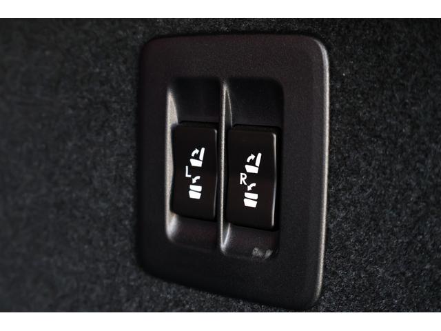 ＲＸ ＲＸ３００　Ｆスポーツ　パノラマルーフ／ルーフレール／１２．３インチフルセグナビ／パノラミックビューモニター／赤革シート／シートヒーター／ベンチレーション／後席シートヒーター／後席パワーシート／角型３眼ＬＥＤヘッドランプ（15枚目）