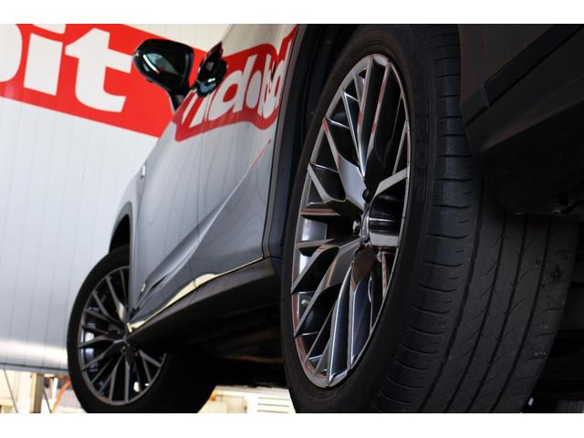 ＲＸ ＲＸ３００　Ｆスポーツ　パノラマルーフ／ルーフレール／１２．３インチフルセグナビ／パノラミックビューモニター／赤革シート／シートヒーター／ベンチレーション／後席シートヒーター／後席パワーシート／角型３眼ＬＥＤヘッドランプ（17枚目）