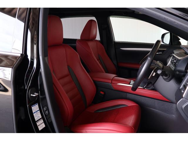 ＲＸ ＲＸ３００　Ｆスポーツ　パノラマルーフ／ルーフレール／１２．３インチフルセグナビ／パノラミックビューモニター／赤革シート／シートヒーター／ベンチレーション／後席シートヒーター／後席パワーシート／角型３眼ＬＥＤヘッドランプ（30枚目）