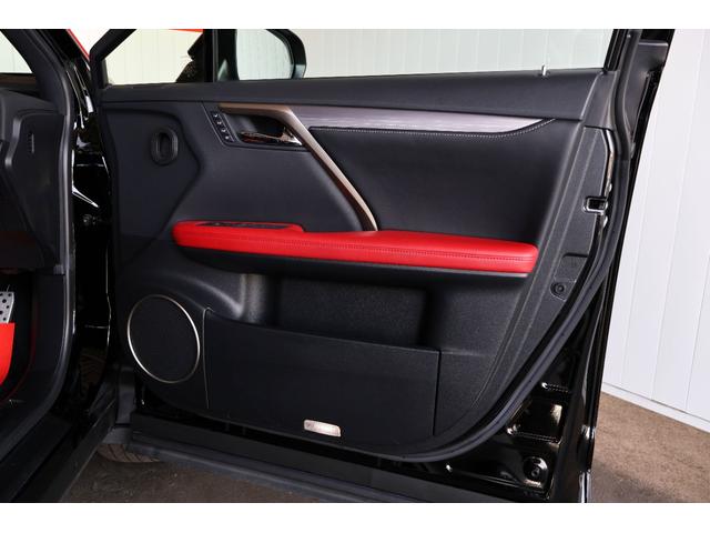 ＲＸ ＲＸ３００　Ｆスポーツ　パノラマルーフ／ルーフレール／１２．３インチフルセグナビ／パノラミックビューモニター／赤革シート／シートヒーター／ベンチレーション／後席シートヒーター／後席パワーシート／角型３眼ＬＥＤヘッドランプ（32枚目）