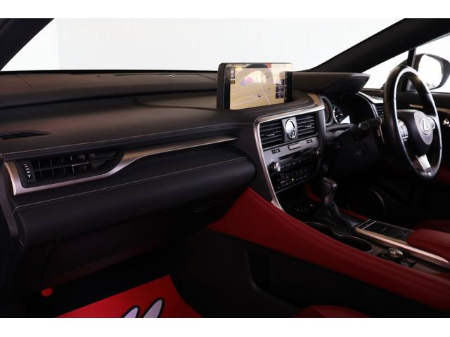 ＲＸ ＲＸ３００　Ｆスポーツ　パノラマルーフ／ルーフレール／１２．３インチフルセグナビ／パノラミックビューモニター／赤革シート／シートヒーター／ベンチレーション／後席シートヒーター／後席パワーシート／角型３眼ＬＥＤヘッドランプ（33枚目）