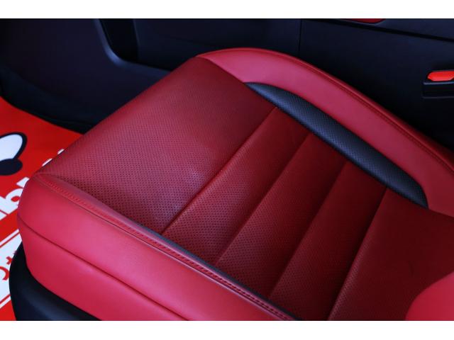 ＲＸ ＲＸ３００　Ｆスポーツ　パノラマルーフ／ルーフレール／１２．３インチフルセグナビ／パノラミックビューモニター／赤革シート／シートヒーター／ベンチレーション／後席シートヒーター／後席パワーシート／角型３眼ＬＥＤヘッドランプ（35枚目）