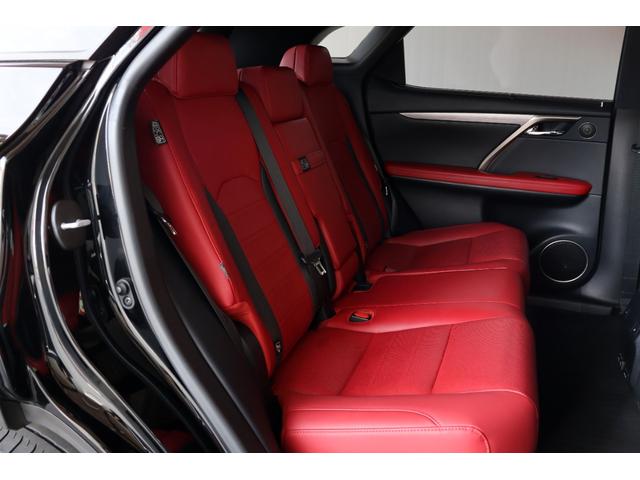 ＲＸ ＲＸ３００　Ｆスポーツ　パノラマルーフ／ルーフレール／１２．３インチフルセグナビ／パノラミックビューモニター／赤革シート／シートヒーター／ベンチレーション／後席シートヒーター／後席パワーシート／角型３眼ＬＥＤヘッドランプ（37枚目）