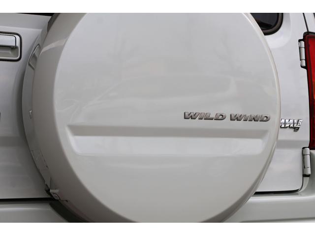 ジムニー ワイルドウインド 禁煙/レザーシート/シートヒーター/革巻きステアリングホイール/純正16AW/ルーフレール/フロントフォグランプ/ボディ同色背面ハードカバー/プライバシーガラス/キーレスエントリー/当店直接買取(11枚目)