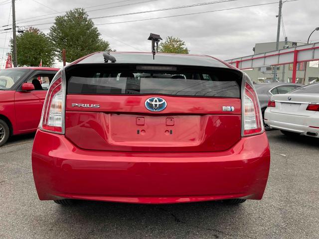 プリウス Ｓ　純正ＳＤナビ　キセノンヘッドライト　純正アルミホイール　フルセグＴＶ　Ｂｌｕｅｔｏｏｔｈ　スマートキー　バックカメラ　ＣＶＴ（3枚目）