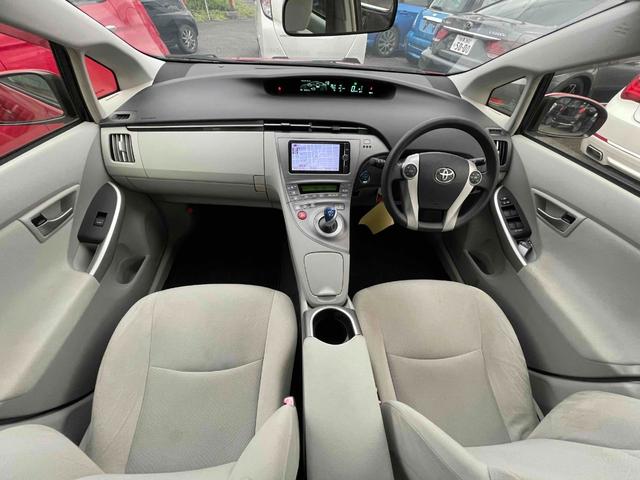 プリウス Ｓ　純正ＳＤナビ　キセノンヘッドライト　純正アルミホイール　フルセグＴＶ　Ｂｌｕｅｔｏｏｔｈ　スマートキー　バックカメラ　ＣＶＴ（8枚目）