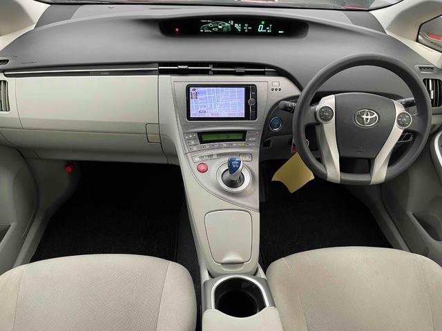 プリウス Ｓ　純正ＳＤナビ　キセノンヘッドライト　純正アルミホイール　フルセグＴＶ　Ｂｌｕｅｔｏｏｔｈ　スマートキー　バックカメラ　ＣＶＴ（9枚目）
