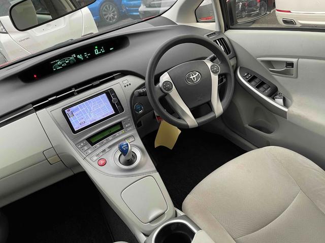 プリウス Ｓ　純正ＳＤナビ　キセノンヘッドライト　純正アルミホイール　フルセグＴＶ　Ｂｌｕｅｔｏｏｔｈ　スマートキー　バックカメラ　ＣＶＴ（10枚目）