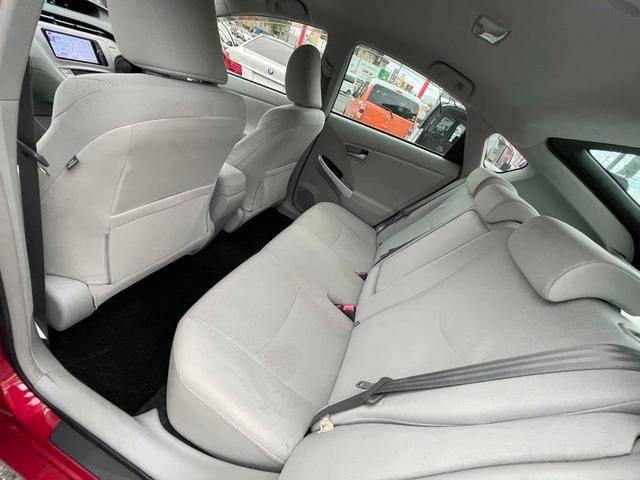 プリウス Ｓ　純正ＳＤナビ　キセノンヘッドライト　純正アルミホイール　フルセグＴＶ　Ｂｌｕｅｔｏｏｔｈ　スマートキー　バックカメラ　ＣＶＴ（13枚目）