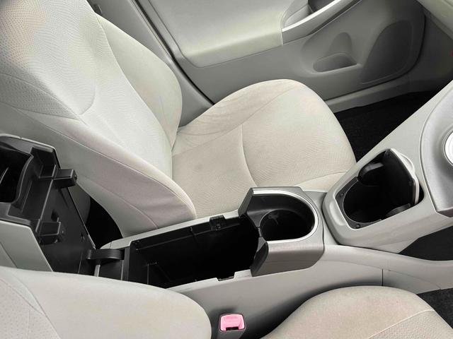 プリウス Ｓ　純正ＳＤナビ　キセノンヘッドライト　純正アルミホイール　フルセグＴＶ　Ｂｌｕｅｔｏｏｔｈ　スマートキー　バックカメラ　ＣＶＴ（18枚目）