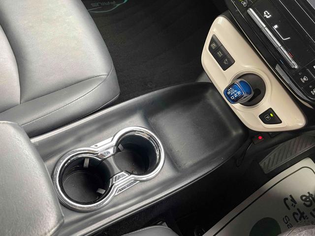 プリウス Sツーリングセレクション セーフティセンス レザーシート シートH オートライト スマートキー オートクルーズ ETC CVT(17枚目)