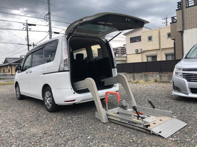 セレナ  2.0Sチェアキャブリフター/車いす固定装置付/クルーズコントロール/福祉車両/キーレス/タイミングチェーン車/6人乗り(3枚目)