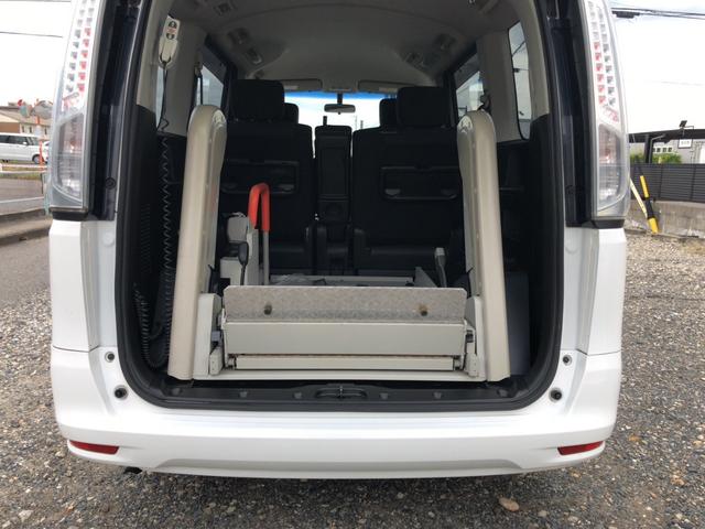 セレナ  2.0Sチェアキャブリフター/車いす固定装置付/クルーズコントロール/福祉車両/キーレス/タイミングチェーン車/6人乗り(12枚目)