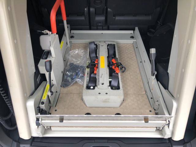 セレナ  2.0Sチェアキャブリフター/車いす固定装置付/クルーズコントロール/福祉車両/キーレス/タイミングチェーン車/6人乗り(15枚目)
