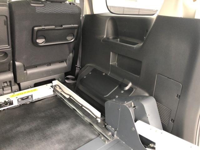 セレナ  2.0Sチェアキャブリフター/車いす固定装置付/クルーズコントロール/福祉車両/キーレス/タイミングチェーン車/6人乗り(17枚目)