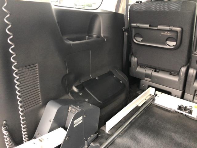 セレナ  2.0Sチェアキャブリフター/車いす固定装置付/クルーズコントロール/福祉車両/キーレス/タイミングチェーン車/6人乗り(19枚目)
