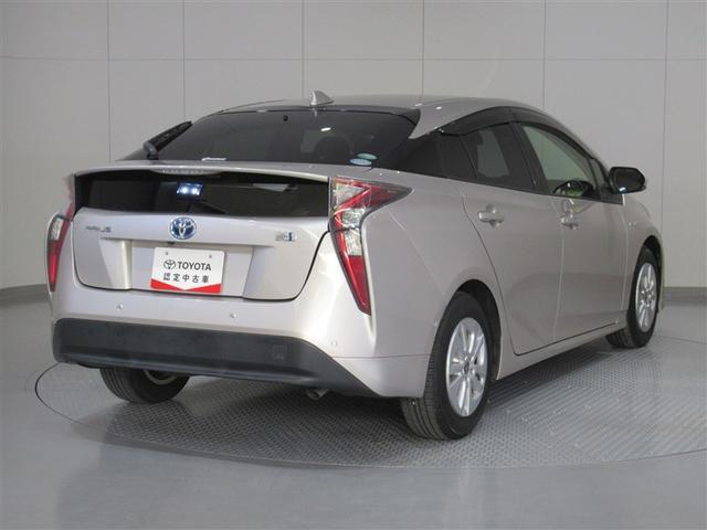 プリウス Ｓセーフティプラス　ワンオーナー　安全装備　衝突被害軽減システム　メモリーナビ　ナビ＆ＴＶ　バックカメラ　ドラレコ　スマートキー　オートクルーズコントロール　ＥＴＣ　ＬＥＤヘッドランプ　ハイブリッド　アルミホイール　ＣＤ（3枚目）