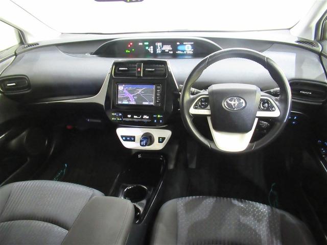 プリウス Ｓセーフティプラス　ワンオーナー　安全装備　衝突被害軽減システム　メモリーナビ　ナビ＆ＴＶ　バックカメラ　ドラレコ　スマートキー　オートクルーズコントロール　ＥＴＣ　ＬＥＤヘッドランプ　ハイブリッド　アルミホイール　ＣＤ（4枚目）