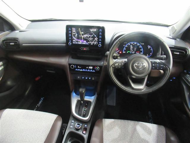 ヤリスクロス ハイブリッドＺ　ワンオーナー　安全装備　衝突被害軽減システム　メモリーナビ　ナビ＆ＴＶ　４ＷＤ　バックカメラ　ドラレコ　スマートキー　オートクルーズコントロール　ＥＴＣ　ＬＥＤヘッドランプ　ハイブリッド　盗難防止装置（4枚目）