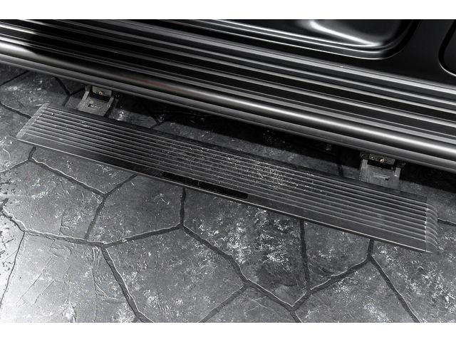 Gクラス G63 正規D車 左H ナイトPKG BRABUSカーボンボンネット/Fリップ/カーボンルーフスポイラー/左右4本出マフラー/23inAW Fプロテクションフィルム 電動サイドステップ デジタルインナーミラー(21枚目)