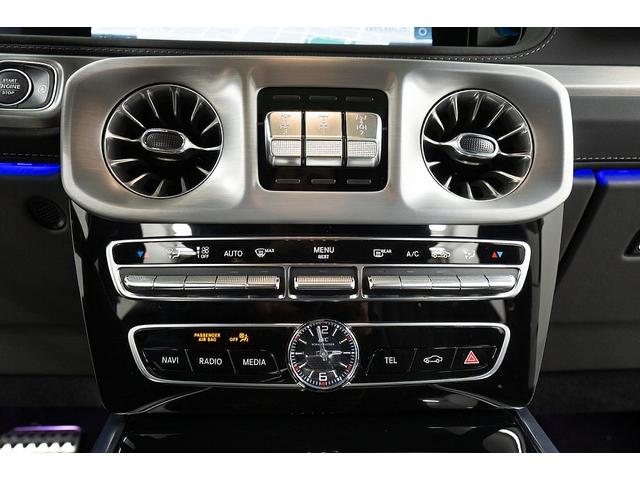 Gクラス G63 正規D車 左H ナイトPKG BRABUSカーボンボンネット/Fリップ/カーボンルーフスポイラー/左右4本出マフラー/23inAW Fプロテクションフィルム 電動サイドステップ デジタルインナーミラー(63枚目)
