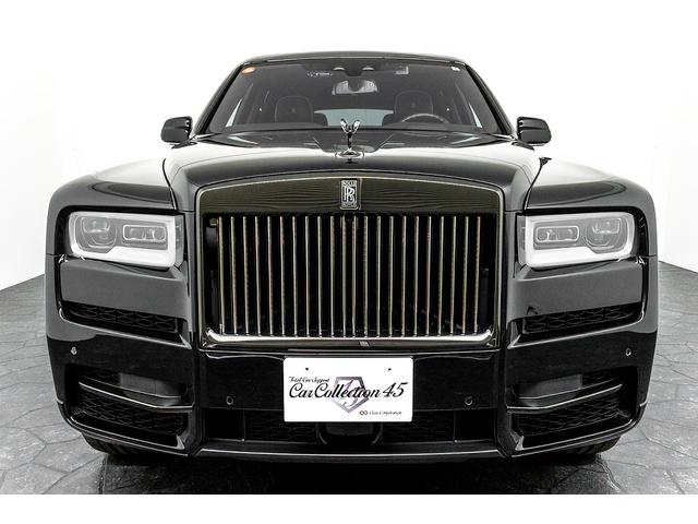 カリナン ブラックバッジ　正規Ｄ車　左Ｈ　コーチライン　専用２２インチＡＷ　パノラマサンルーフ　ビスポークインテリア／ブラック＆フォージイエロー／カーボンインテリア　ピクニックテーブル　リアシアターコンフィギュレーション（4枚目）