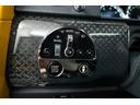 ブラックバッジ　正規Ｄ車　左Ｈ　コーチライン　専用２２インチＡＷ　パノラマサンルーフ　ビスポークインテリア／ブラック＆フォージイエロー／カーボンインテリア　ピクニックテーブル　リアシアターコンフィギュレーション（70枚目）