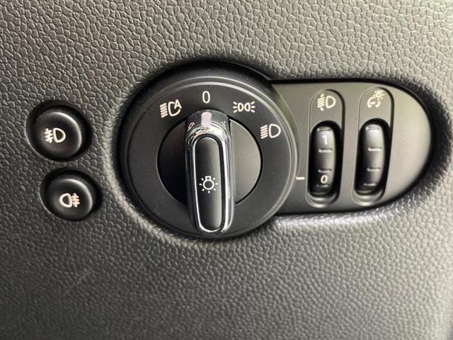 クーパー 純正 メモリーナビ/衝突安全装置/ヘッドランプ LED/ETC/EBD付ABS/横滑り防止装置/アイドリングストップ/エアバッグ 運転席/エアバッグ 助手席/エアバッグ サイド 衝突被害軽減システム(15枚目)