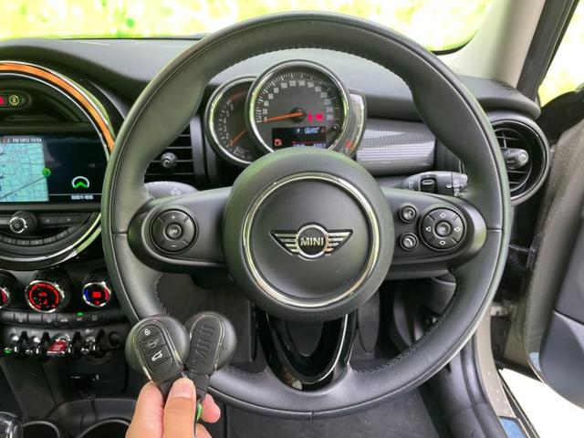 クーパー 純正 メモリーナビ/衝突安全装置/ヘッドランプ LED/ETC/EBD付ABS/横滑り防止装置/アイドリングストップ/エアバッグ 運転席/エアバッグ 助手席/エアバッグ サイド 衝突被害軽減システム(16枚目)