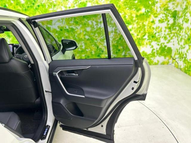 RAV4 4WDハイブリッドG 新品タイヤ/サンルーフ/純正エアロ/保証書/社外 9インチ SDナビ/衝突安全装置/シートヒーター/車線逸脱防止支援システム/シート 合皮/電動バックドア/ドライブレコーダー 社外 フルエアロ 4WD(21枚目)