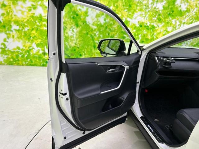 RAV4 4WDハイブリッドG 新品タイヤ/サンルーフ/純正エアロ/保証書/社外 9インチ SDナビ/衝突安全装置/シートヒーター/車線逸脱防止支援システム/シート 合皮/電動バックドア/ドライブレコーダー 社外 フルエアロ 4WD(22枚目)