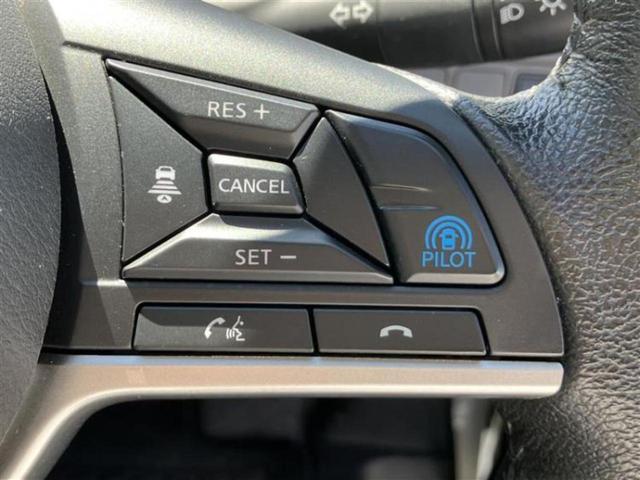 セレナ ハイウェイスターＶアーバンクロム　保証書／純正　１０インチ　ＳＤナビ／フリップダウンモニター　純正　１１インチ／インテリジェントルームミラー／衝突安全装置／両側電動スライドドア／アラウンドビューモニター／車線逸脱防止支援システム（15枚目）