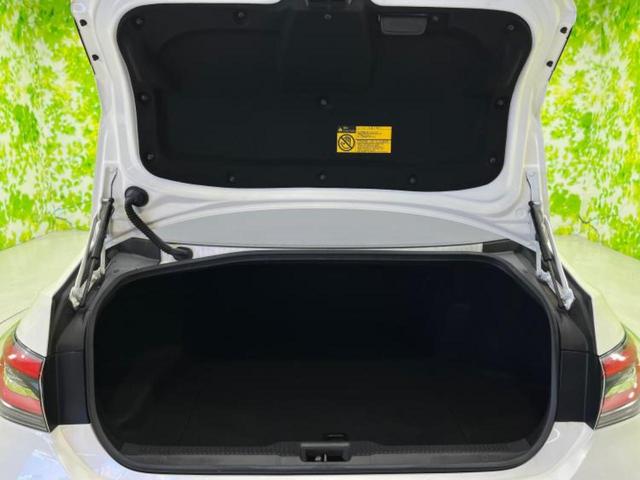 クラウンハイブリッド ＲＳアドバンス　サンルーフ／保証書／純正　８インチ　メモリーナビ／トヨタセーフティセンス／シートヒーター　前席／車線逸脱防止支援システム／シート　フルレザー／ドライブレコーダー　前後／ヘッドランプ　ＬＥＤ　革シート（8枚目）