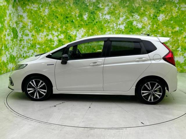 フィットハイブリッド ハイブリッド・Ｓホンダセンシング　新品タイヤ／保証書／純正　メモリーナビ／ホンダセンシング／車線逸脱防止支援システム／ヘッドランプ　ＬＥＤ／ＵＳＢジャック／Ｂｌｕｅｔｏｏｔｈ接続／ＥＴＣ／横滑り防止装置／クルーズコントロール（2枚目）