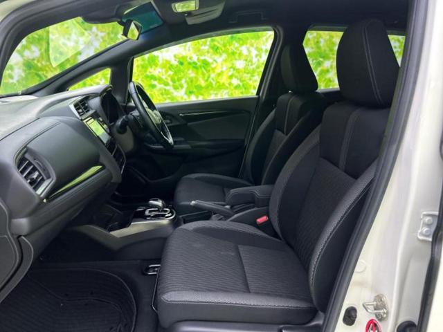 フィットハイブリッド ハイブリッド・Ｓホンダセンシング　新品タイヤ／保証書／純正　メモリーナビ／ホンダセンシング／車線逸脱防止支援システム／ヘッドランプ　ＬＥＤ／ＵＳＢジャック／Ｂｌｕｅｔｏｏｔｈ接続／ＥＴＣ／横滑り防止装置／クルーズコントロール（6枚目）