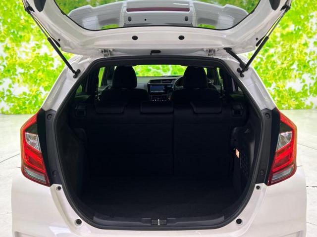 フィットハイブリッド ハイブリッド・Ｓホンダセンシング　新品タイヤ／保証書／純正　メモリーナビ／ホンダセンシング／車線逸脱防止支援システム／ヘッドランプ　ＬＥＤ／ＵＳＢジャック／Ｂｌｕｅｔｏｏｔｈ接続／ＥＴＣ／横滑り防止装置／クルーズコントロール（8枚目）